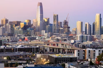 Foto op Plexiglas Snelweg naar San Francisco. Uitzicht op het centrum van San Francisco in de schemering. Potrero Hill, San Francisco, Californië, VS. © Yuval Helfman