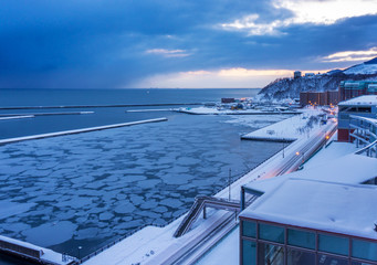 Obraz premium Beautiful Landscape of Cityscape on a snowy day in the morning in Sapporo,Hokkaido, Japan.