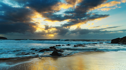 Naklejka premium Sunrise Seascape with Big Surf