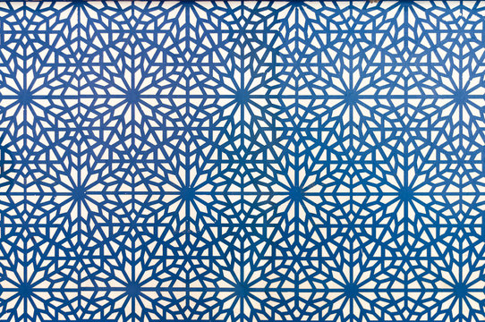 arabic style pattern blue lines on white background
