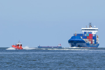 CONTAINER SHIP AND PILOT VESSEL - Shiping traffic near the port