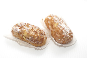 pasticceria pasta ripiena di crema 