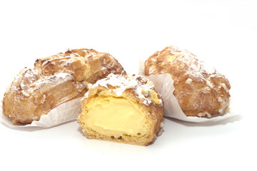 pasticceria pasta ripiena di crema 