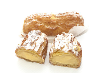 pasticceria pasta ripiena di crema 