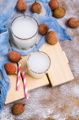 Fototapeta na wymiar White drink made from lychee