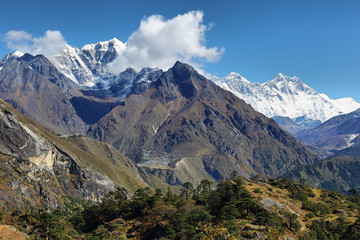 Cholatse, Nuptse, Everest, Lhotse mountaind and small Phortse Tanga views