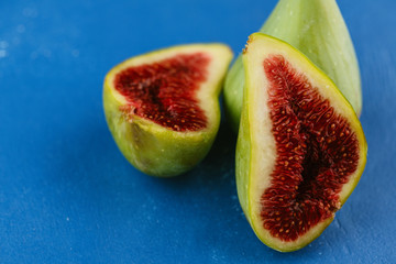 sliced green figs