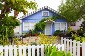 Fotobehang View Small House Suburban, Los Angeles, California, USA © nikolas_jkd