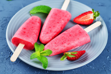 Strawberry banana ice cream with mint and strawberries