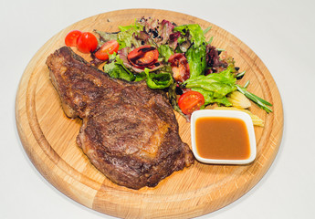 well-fried juicy steak with vegetables 