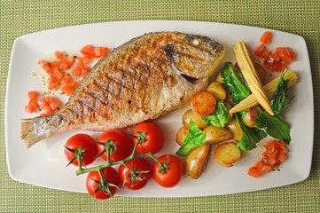 dorado fish with vegetables