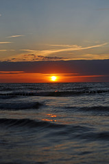 Fototapeta premium Ocean waves at sunset 