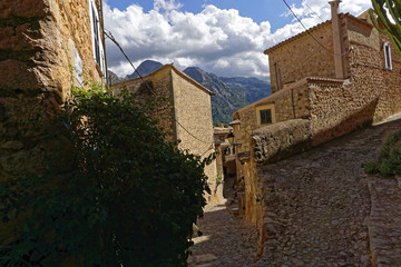 Fototapeta premium Narrow alley in spain on a sunny day with blue sky, Mallorca Europe