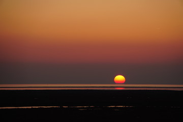 Sonnenuntergang an der Nordsee im Winter