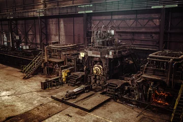 Wandaufkleber Innenraum einer alten verlassenen Stahlfabrik in Westeuropa © SVP Productions
