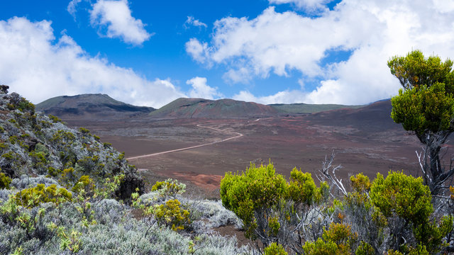 Route du Volcan traversant la Plaine des Sables, Ile de la R&eacute;union