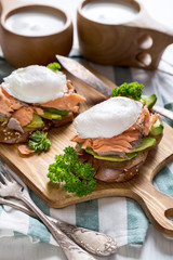 Eggs benedict with salmon