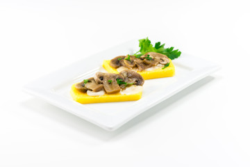 polenta con gorgonzola e funghi