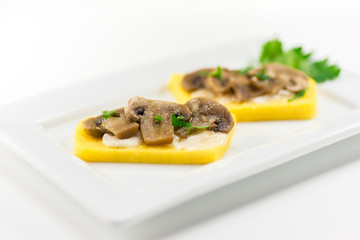 polenta con i funghi e gorgonzola