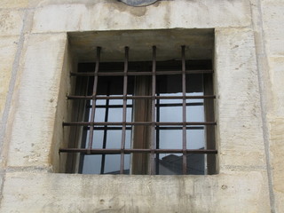 Obraz premium Vergittertes Fenster