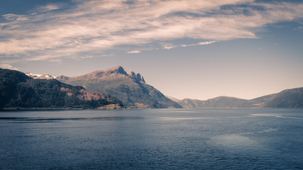 Fjord in der Sonne