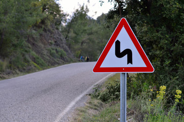 road sign of serpentine in mountains
