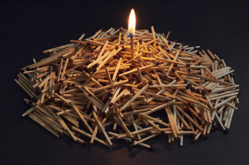 bunch of matchsticks with brown heads.