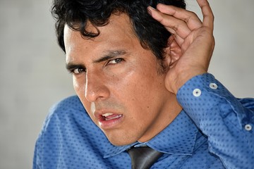 Obraz premium Handsome Business Man Hearing Wearing Tie