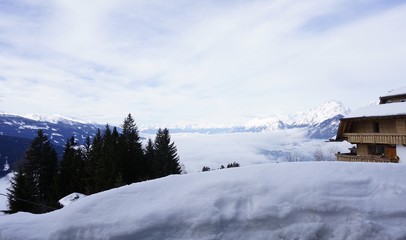 Fototapeta na wymiar Schwaz Tirol Österreich Pillberg in der Nähe von Innsbruck Winter Nebel