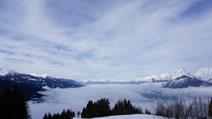 Fototapeta na wymiar Schwaz Tirol Österreich Pillberg in der Nähe von Innsbruck Winter Nebel