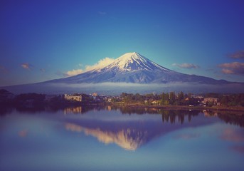 Naklejka premium View of Mt. Fuji and Lake Kawaguchiko Tokyo, Japan Summer