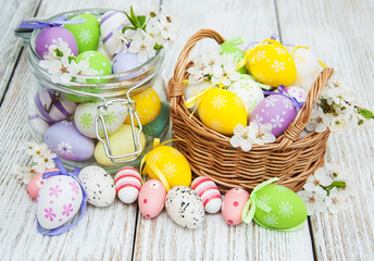 Obraz na płótnie Canvas Easter eggs and spring blossom