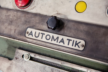 Automatik Beschriftung an einer alten Maschine