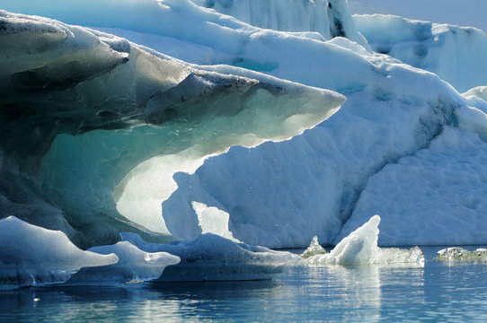 Iceberg on Jökulsárlón lagoon