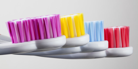 Cepillos de dientes de colores