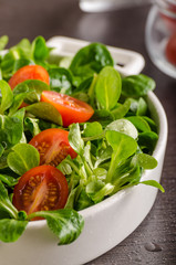 Lamb lettuce salad, tomatoes and herbs
