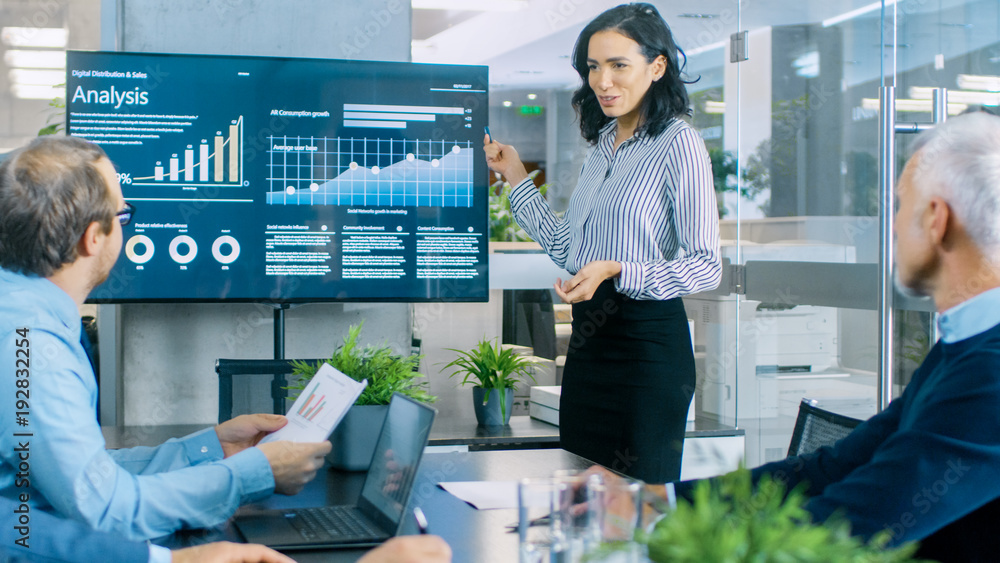 Wall mural beautiful businesswoman gives report/ presentation to her business colleagues in the conference room