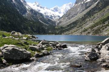 A view of Lac de Gard in the Pyrenees