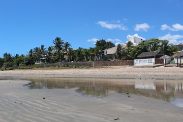 Fototapeta na wymiar casa na praia do coqueiro