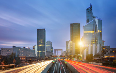 Obraz premium Dzielnica La Defense w Paryżu, Francja