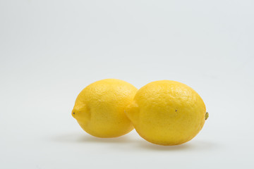 新鮮なレモン
