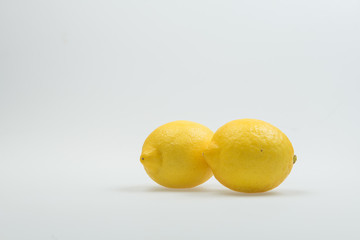 新鮮なレモン
