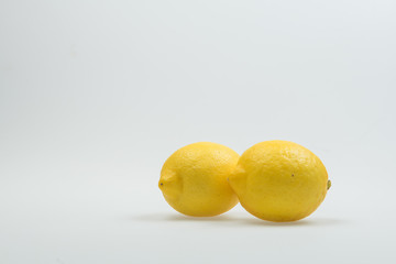 新鮮なレモン
