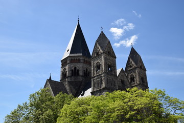 Fototapeta premium Les tours grattent le ciel