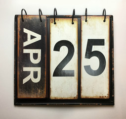 April 25 calendar 