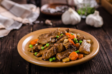 Pork medallions with vegetable and soy garlic sauce