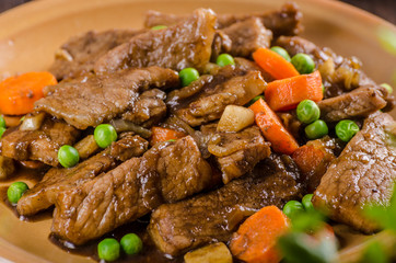 Pork medallions with vegetable and soy garlic sauce