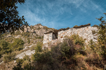 Fototapeta premium Derelict stone buiding in Mountains near Venaco in Corsica