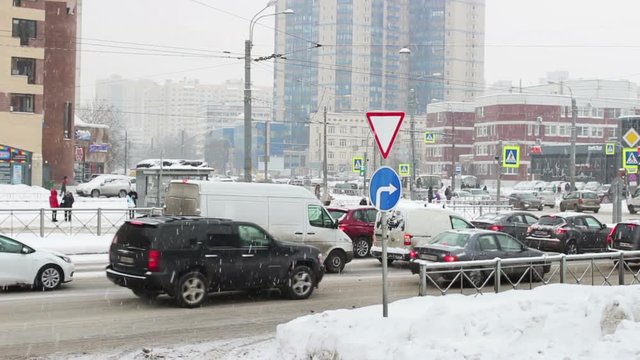 Snowfall in the city road