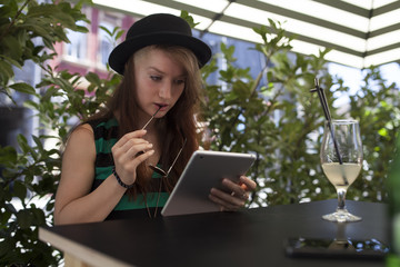 young girl travel,work on a tablet